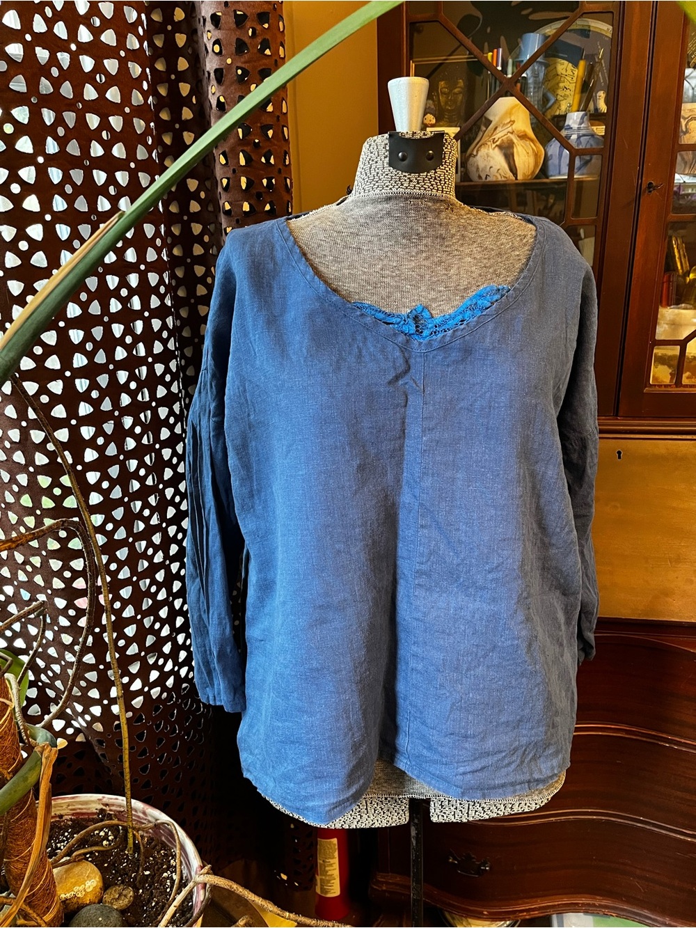 Vintage Flax Blue Linen Long-Sleeve V-Neck Blouse with Lace Trim